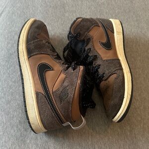 Nike High-Top Sneakers in Brown and Black